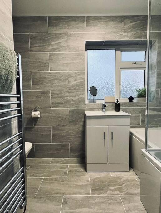 Ourgreystones - Pet Friendly From Stay. *